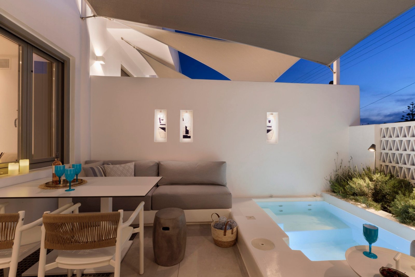 RES IV OUTDOOR AREA 1B